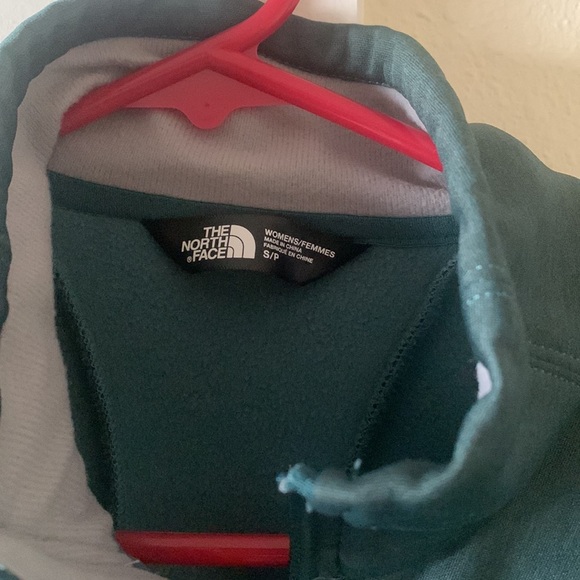 Women’s North Face emerald green zip up fleece sweater in size S - Picture 3 of 4